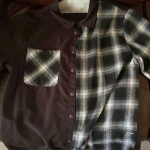 Black & White Checkerboard Flannel 
Size: L